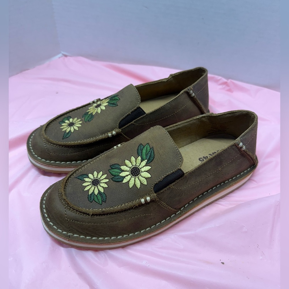 NWOT Sunflower Leather slip ons by Rank 45 Sz 7 (XPJTHU)